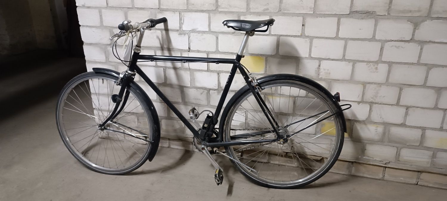 Schwarzes Herrenfahrrad