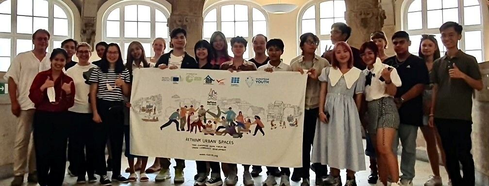 Die Delegation zusammen mit dem Kinder- und Jugendparlament im Rathaus Charlottenburg