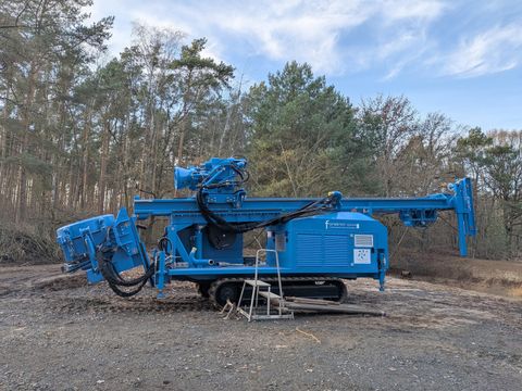 Bohrgerät für die Errichtung der Sicherungsbrunnen und Grundwassermessstellen (Bild: Tauw GmbH)