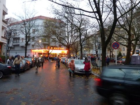 Auf dem Hubert-von-Meyerinck-Platz, Foto: KHMM