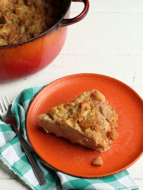 Apfel Schalet mit Birnen: dieses Gericht wurde traditionell als milchiges Abendessen gegessen