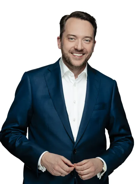 Portrait von Bezirksstadtrat Christoph Brzezinski.