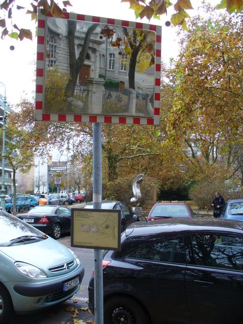 Verkehrsspiegel am ehemaligen Reichskriegsgericht, 14.11.2009, Foto: KHMM