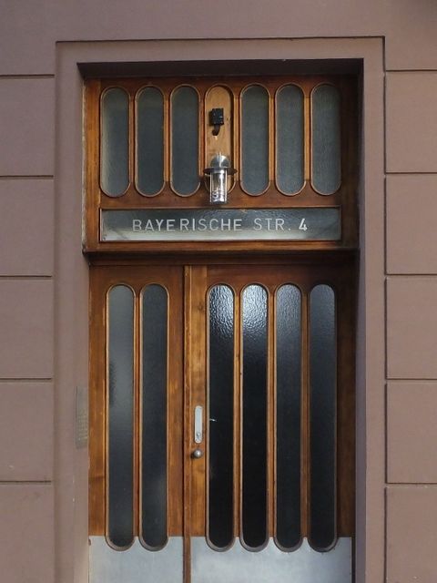 Hausansicht Bayerische Str. 4 (Bild: Stolpersteine-Initiative CW, Hupka)