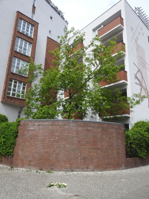 Hauseingang Konstanzer Straße 7 (Bild: Stolpersteine-Initiative CW, Hupka)