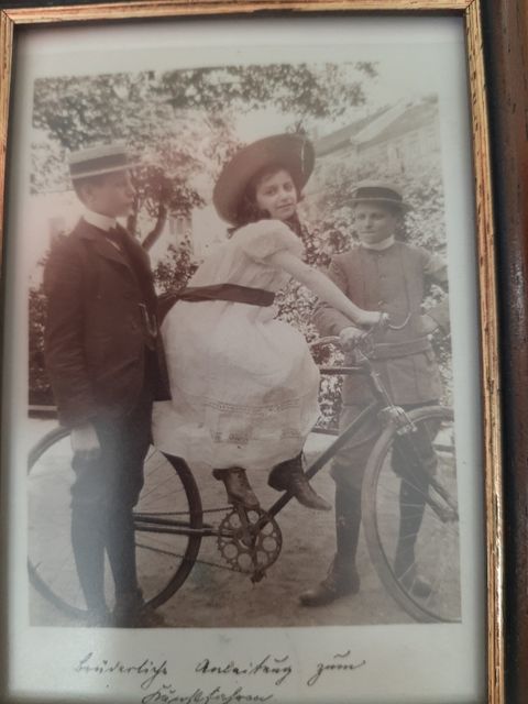 Marie mit ihren Brüdern Erich und Fritz (Bild: Familienbesitz)