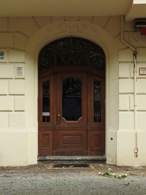 Hausansicht Regensburger Str. 10 (Bild: Stolpersteine-Initiative CW, Hupka)