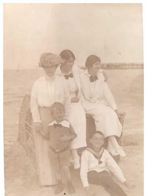 Ruscha mit Gerd, Elisabeth, Rudi und Elli 1914 (Bild: Familienbesitz )