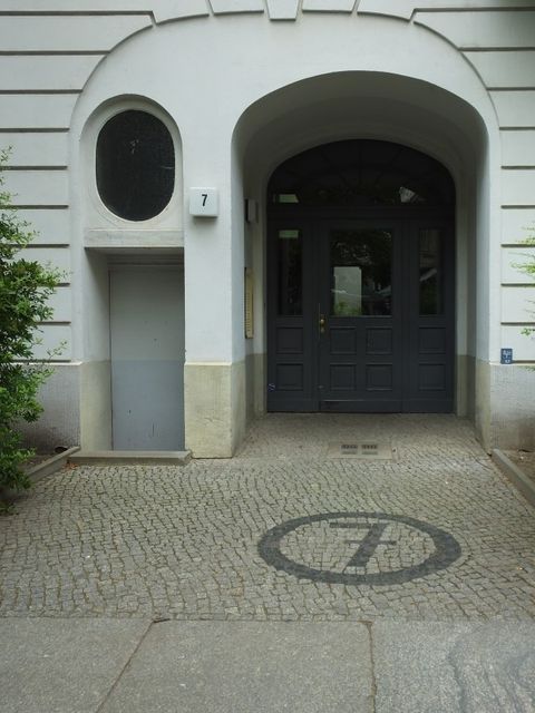 Hausansicht Sybelstr. 7 (Bild: Stolpersteine-Initiative CW, Hupka)