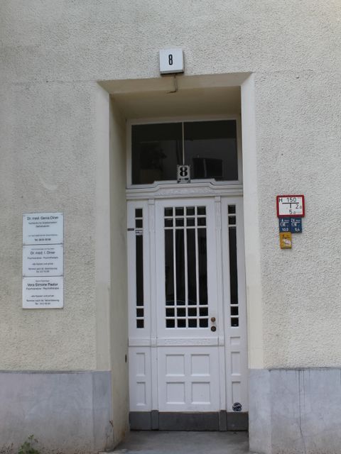 Hausansicht Windscheidstr. 8 (Bild: Stolpersteine-Initiative CW, Hupka)