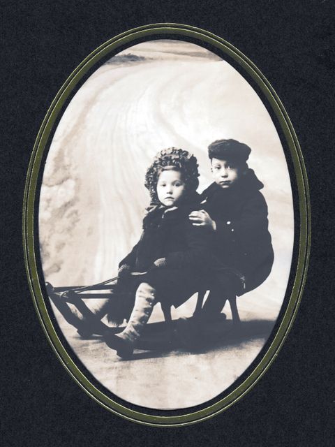 Egon und seine Schwester Edith (Atelierfoto)
