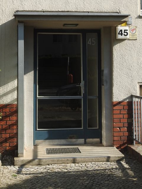 Hauseingang - Wiesbadener Straße 45