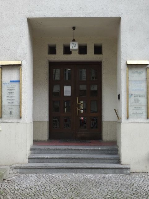 Hausansicht Sächsische Str. 70 (Bild: Stolpersteine-Initiative CW, Hupka)