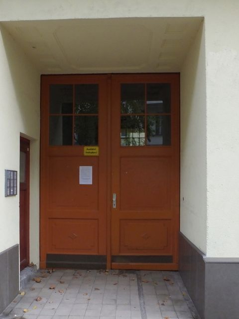 Hausansicht Wielandstr. 32 (Bild: Stolpersteine-Initiative CW, Hupka)