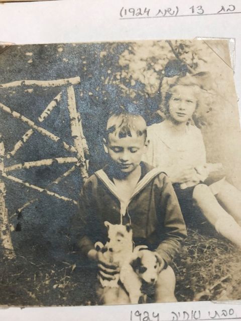 Clarissa und Ulrich Alexander im Garten.