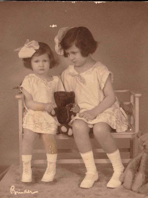 Irene Glaser und ihre jüngere Schwester Eva.