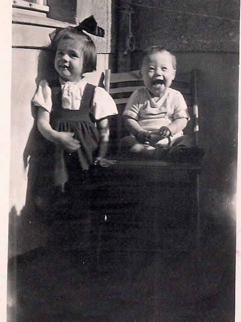 Wolfgang Götz Zerban mit seiner Schwester.