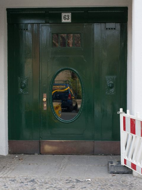 Hauseingang Niebuhrstr. 63, Foto: Bukschat&Flegel, 20.4.13