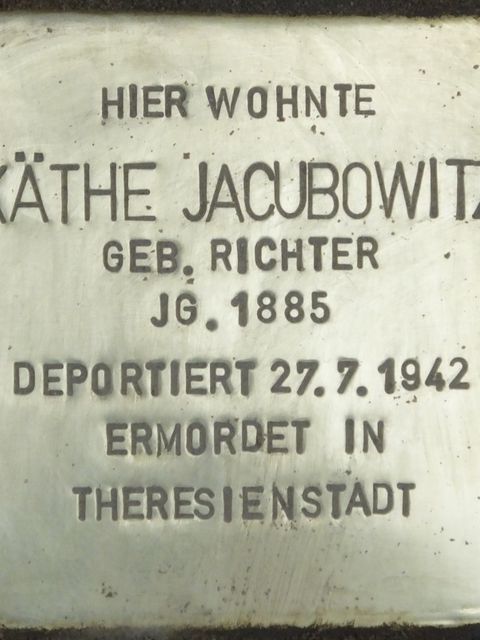 Stolperstein Käthe Jacubowitz, Foto: H.-J. Hupka, 2013