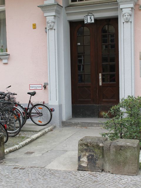 Hauseingang Helmstedter Str. 5, Foto: J. Held, April 2013