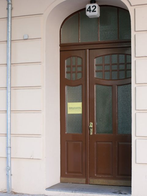 Hauseingang Joachim-Friedrich-Str. 42
