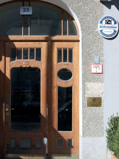 Hauseingang Kantstr. 33 (Bild: Stolpersteine-Initiative CW, Bukschat&Flegel)