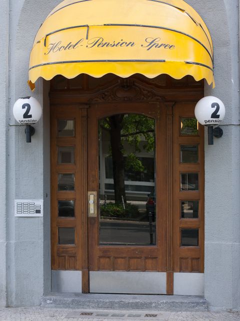 Hauseingang Nikolsburger Platz 2