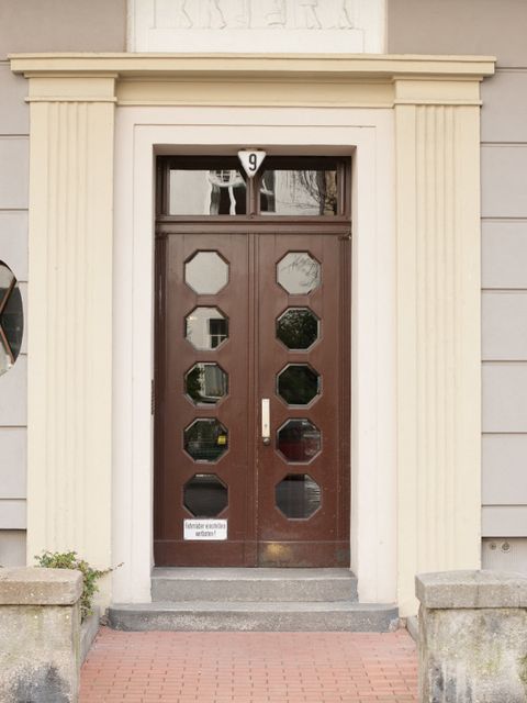 Hauseingang Paderborner Str. 9, Foto: A. Bukschat & C. Flegel, 06.04.2012