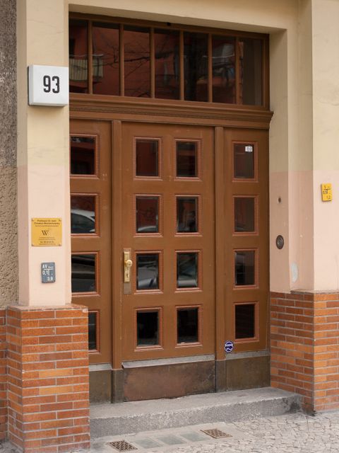 Hauseingang Paulsborner Str. 93, Foto: A. Bukschat & C. Flegel, 06.04.2012