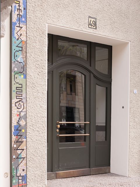 Hauseingang Schlüterstr. 49, Foto: A. Bukschat & C. Flegel, 06.04.2012