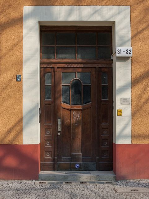 Hauseingang Württembergische Str. 31, 6.4.2012