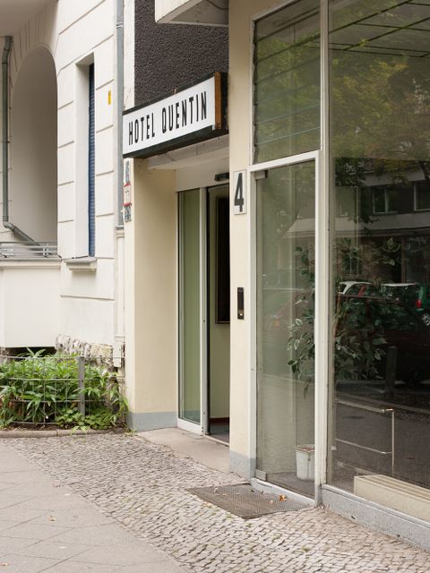 Hauseingang Xantener Str. 4.