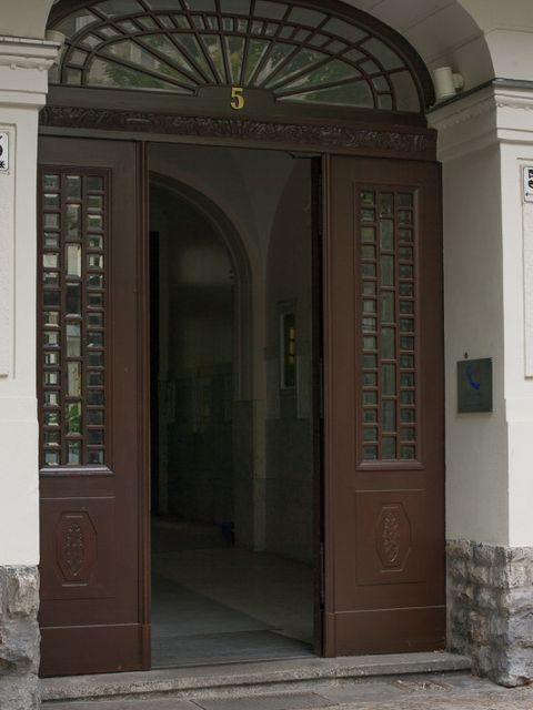 Hauseingang Xantener Str. 5, Foto: A. Bukschat & C. Flegel, 25.08.2012