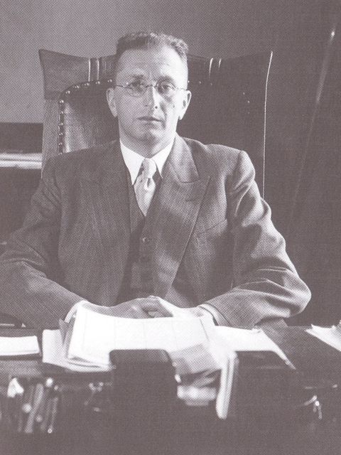 Herbert Goldschmidt an seinem Dienstschreibtisch