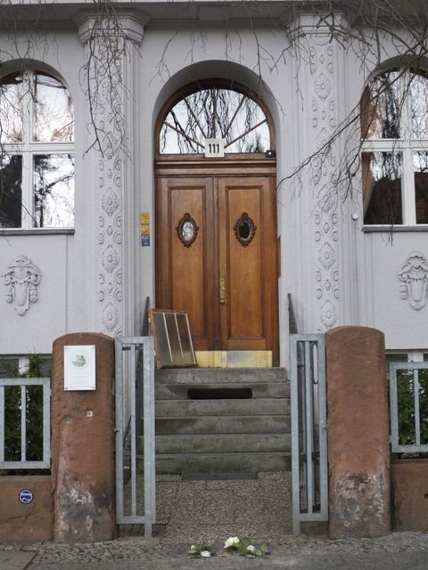 Hauseingang Hohenzollerndamm 111, 2014