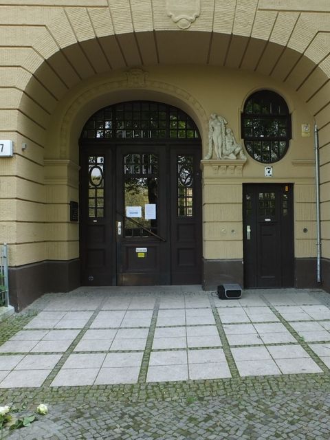 Hauseingang Lietzenseeufer 7, Foto: H-J. Hupka, 2014