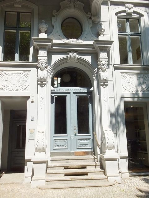 Hauseingang Mommsenstr. 4, Foto: H-J. Hupka, 2014