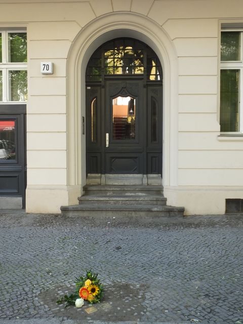 Hauseingang Mommsenstr. 70, Foto: H-J. Hupka, 2014