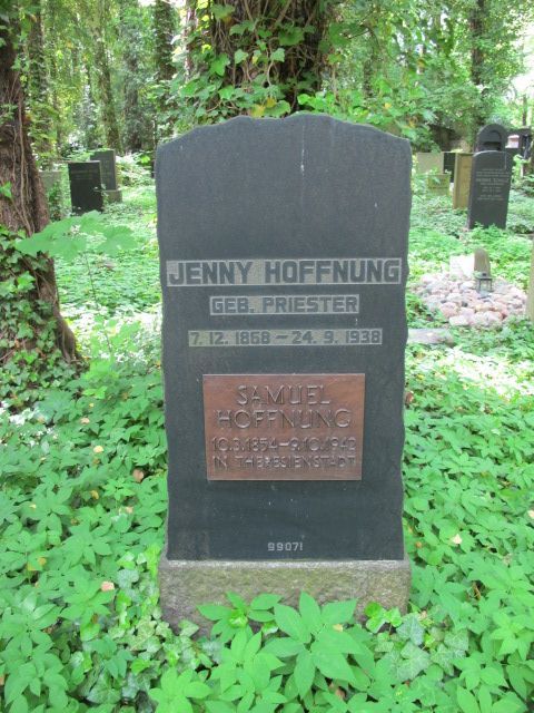 Grabstelle von Jenny und Samuel Hoffnung (Bild: Stolpersteine-Initiative Charlottenburg-Wilmersdorf)