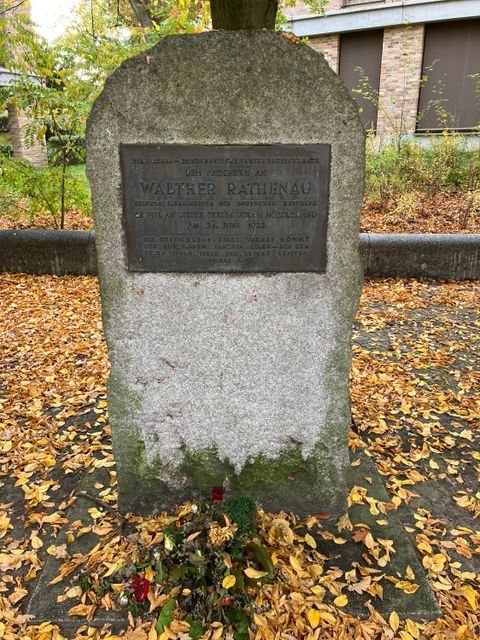273. Kiezspaziergang: Gedenkstein für Walther Rathenau