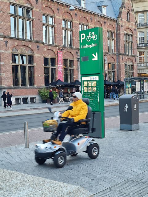 Fahrradparken am Leidseplein (Bild: Katharina Zapf)