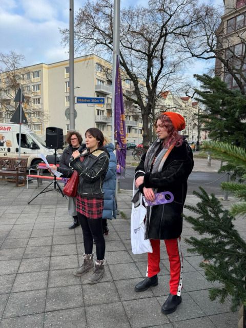 Der Frauenbeirat hielt eine Rede bei der Fahnenhissung. (Bild: Bezirksamt Lichtenberg)