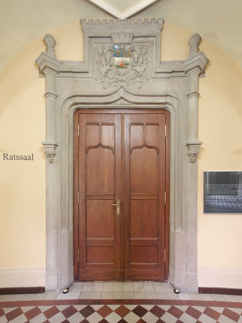 Eingang zum Ratssaal im Rathaus Lichtenberg