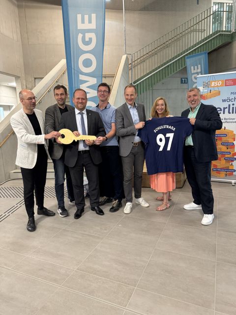 Übergabe des neuen Gymnasiums in der Schulstraße an den Bezirk Mitte.