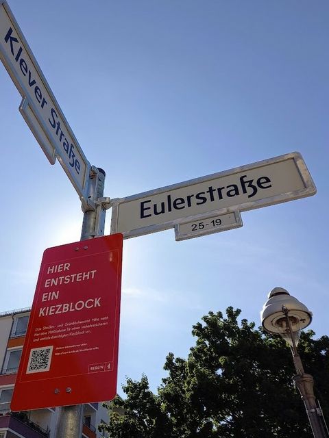 Bellermannkiez: Ein Schild informiert über die Einrichtung des Kiezblocks