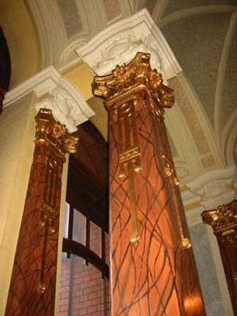 Säule im Rathausfoyer