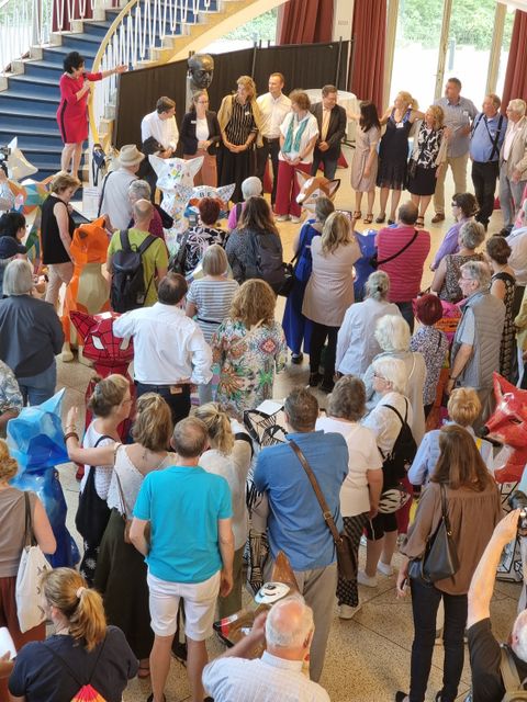 Bezirksbürgermeisterin Demirbüken-Wegner hat im Foyer des Ernst-Reuter-Saals ein besonderes touristisches Projekt vorgestellt.
