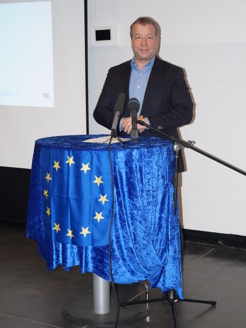 Bezirksbürgermeister Frank Balzer (CDU) eröffnet die Ausstellung. (Bild: Bezirksamt Reinickendorf)