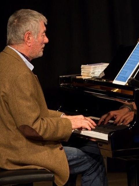 Manfred Kullmann am Piano (Bild: Hubert Manych)