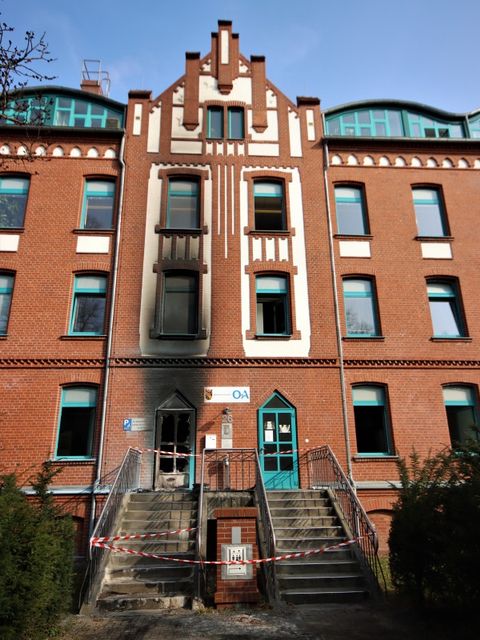 Die Fassade des Ordnungsamtes nach dem Brandanschlag.